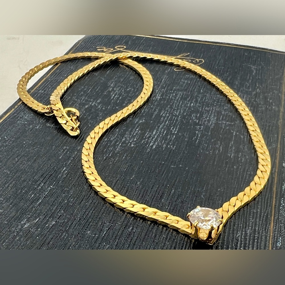 Vintage gold V chain necklace rhinestone center classic 16” - Picture 4 of 5